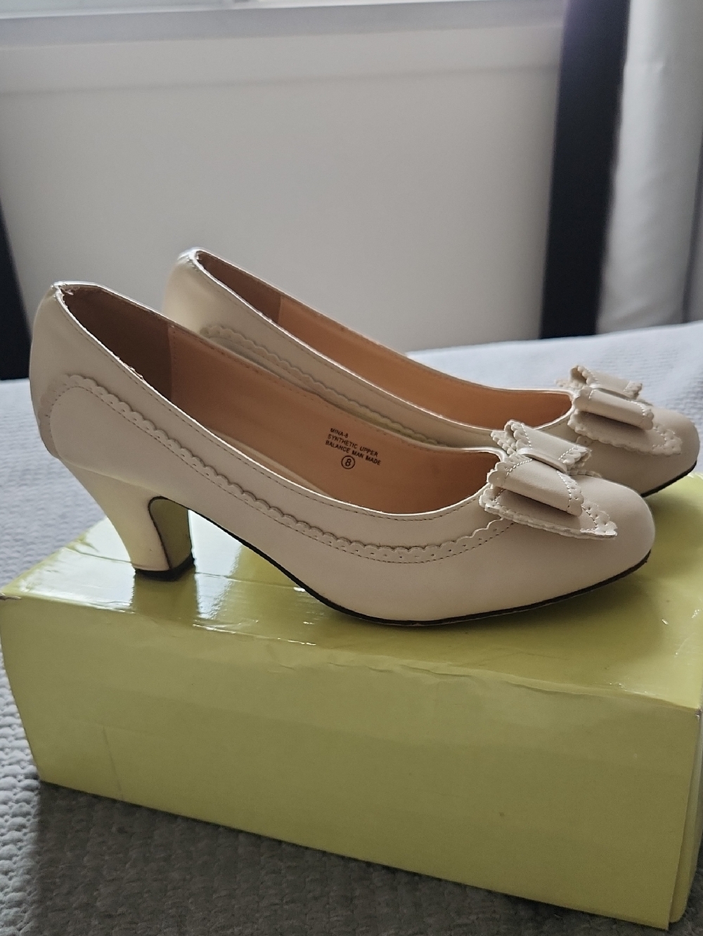 Chase & Chloe Cream Bow Mid-Heel Pumps